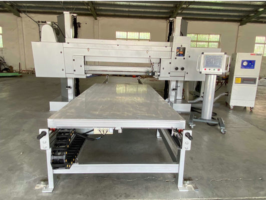 เครื่องตัดแนวราบแบบอัตโนมัติแบบ CNC ระดับสูงสําหรับผง PU CE 2100mm